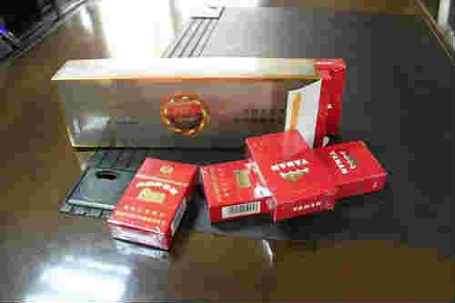卷烟调包手法揭秘：芙蓉王卷烟转眼变延安