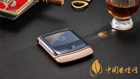 摩托罗拉折叠手机价格-5G折叠屏手机Razr5G售价多少?