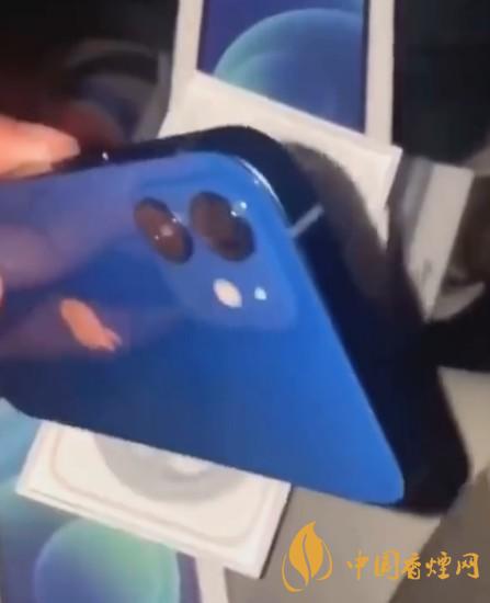 iPhone 12蓝色和白色哪个好 iPhone 12蓝色真机开箱