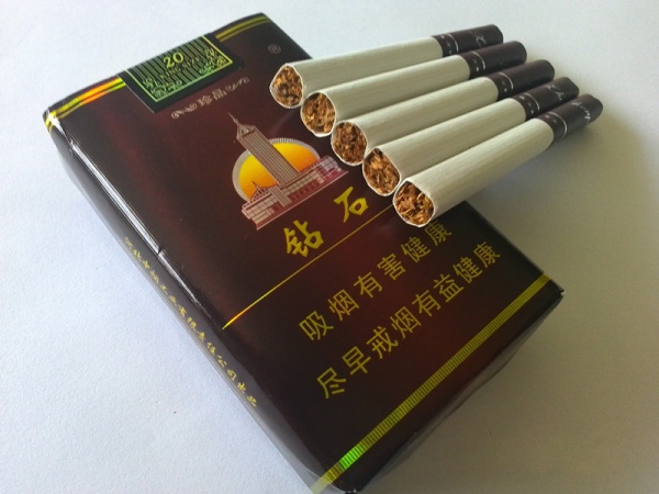 红钻石香烟价格表和图片 软红钻石(珍品)烟多少钱一包(45元)