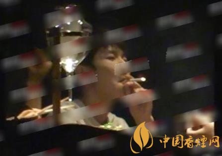 王源朋友聚会时吸烟 这四款香烟酒桌上面必备!