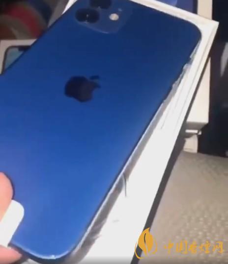 iPhone 12蓝色和白色哪个好 iPhone 12蓝色真机开箱