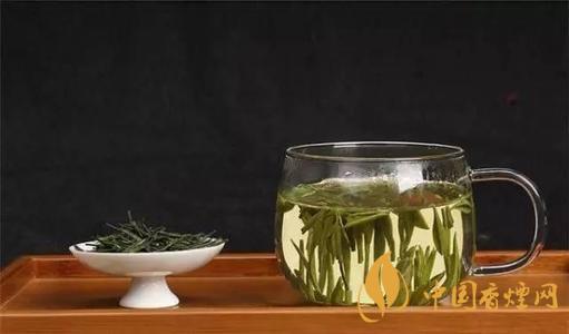 白茶与绿茶哪个品质更好 白茶与绿茶功效区别一览