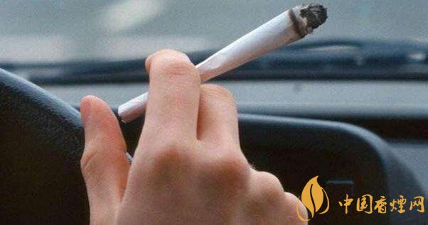 开车抽烟扣分吗 开车吸烟怎么处罚