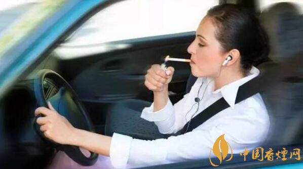开车抽烟扣分吗 开车吸烟怎么处罚