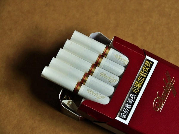 台版至尊红大卫杜夫香烟价格是多少 至尊红大卫杜夫香烟价格15元/包