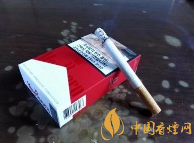 韩国硬红万香烟口感分析及包装欣赏