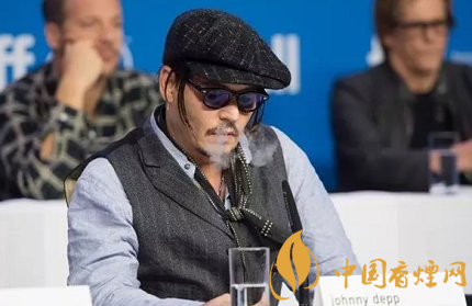 你绝对想不到 这些好莱坞明星也爱抽电子烟!