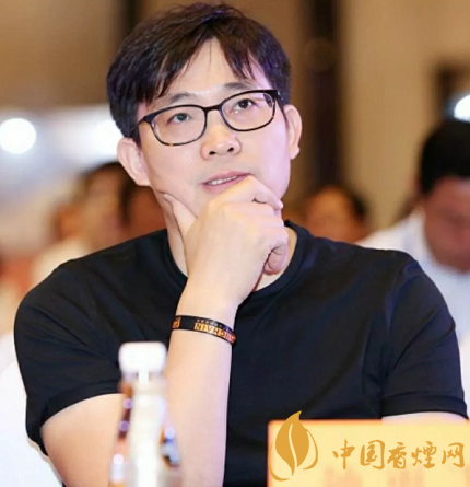 早年,钟雨菲在金山时期就跟随雷军,后加入小米,曾在小米公司担任小米