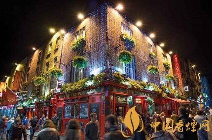 爱尔兰：酒吧重新开业呼吁禁止户外吸烟