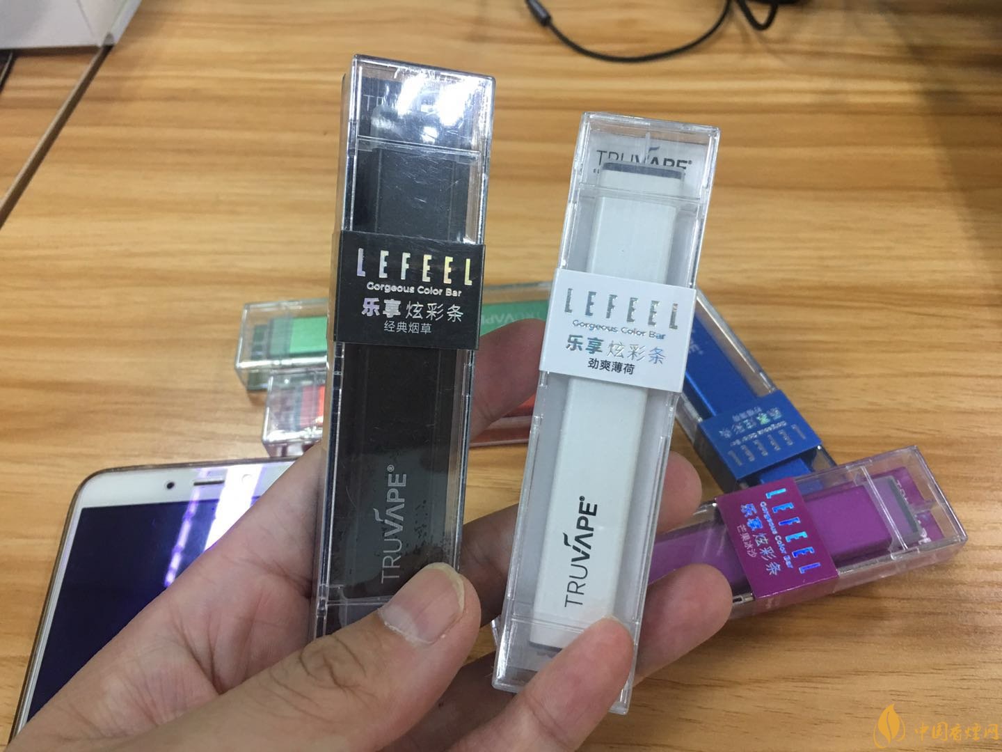 后来自己在网上搜罗 电子烟,看到一款英国的 truvape电子烟,性价被构